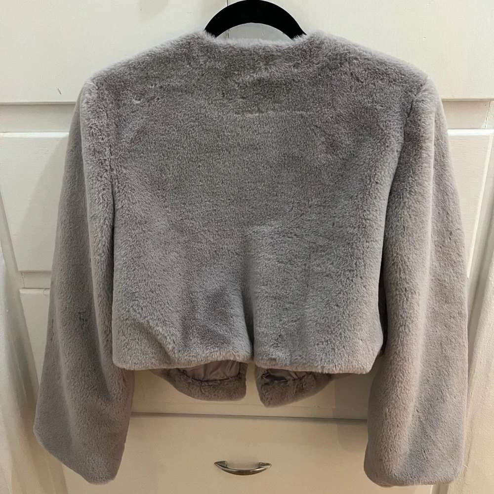Gianni Bini faux fur cropped jacket size small. - Picture 3 of 3